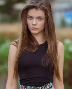 Taryn, Caucasien