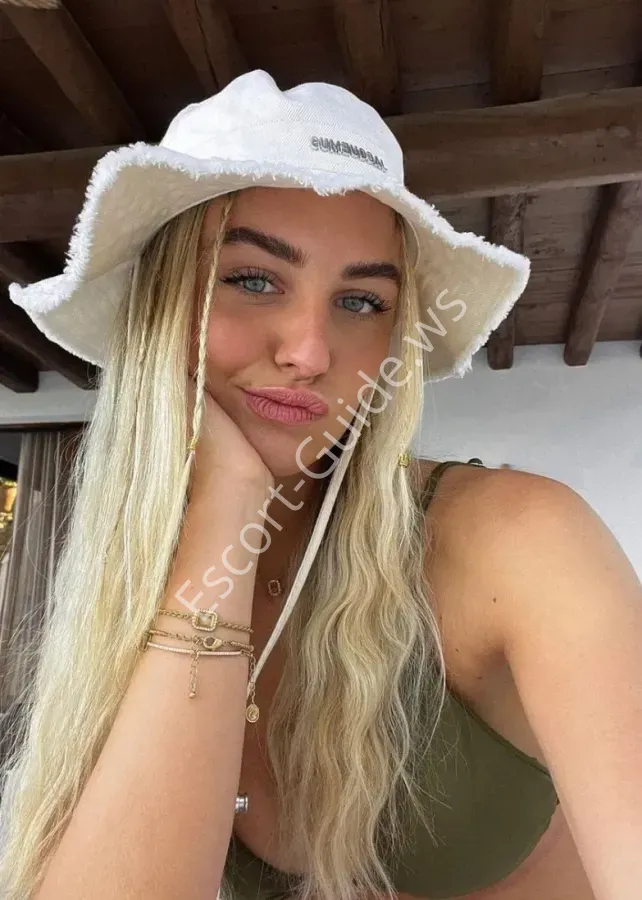 Dalila, Caucasian