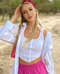 Menaka, Caucasien