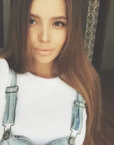 Maura, Caucasian